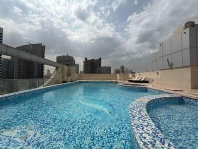 Al Asmawi Building: Pool