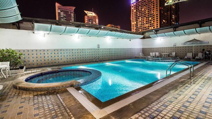 Silicon Plaza: Pool