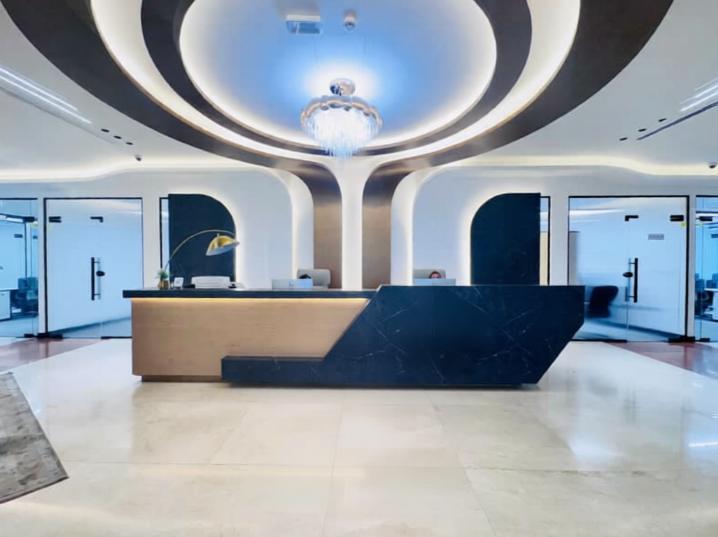 Al Warsan Tower: Lobby