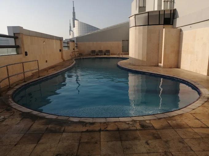 Al Warsan Tower: Pool