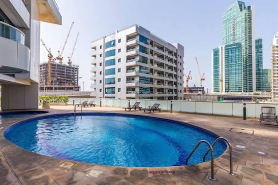 KG Tower: Pool
