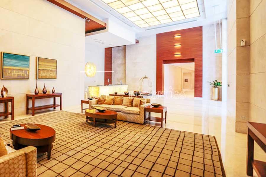 Standpoint Residences: Lobby