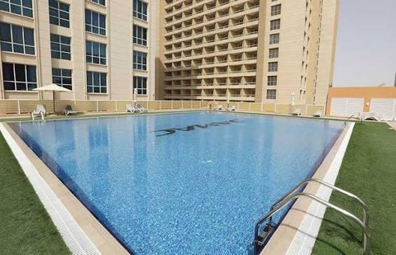 Tower-B Rostamani: Pool