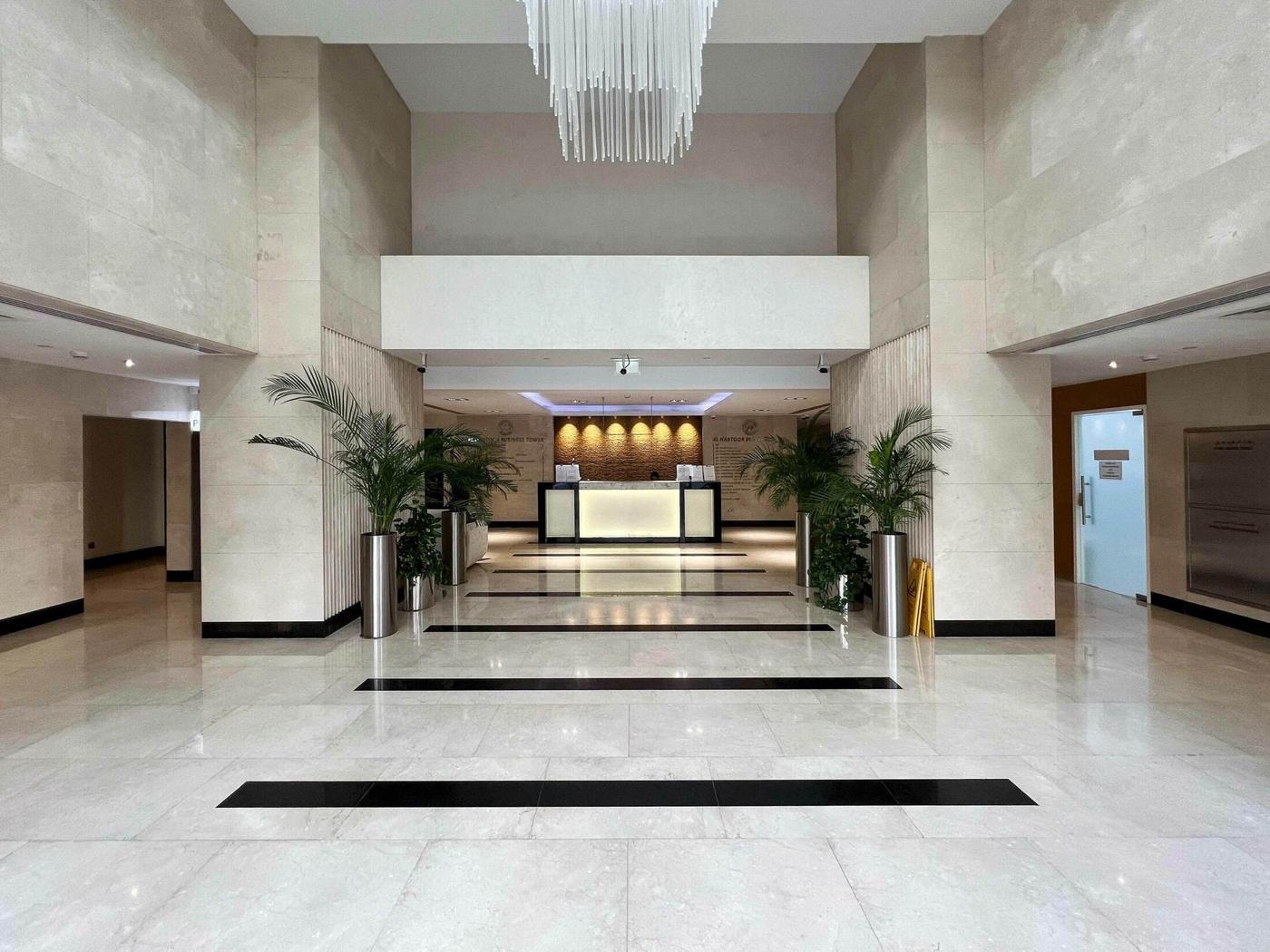 Al Habtoor Building: Lobby