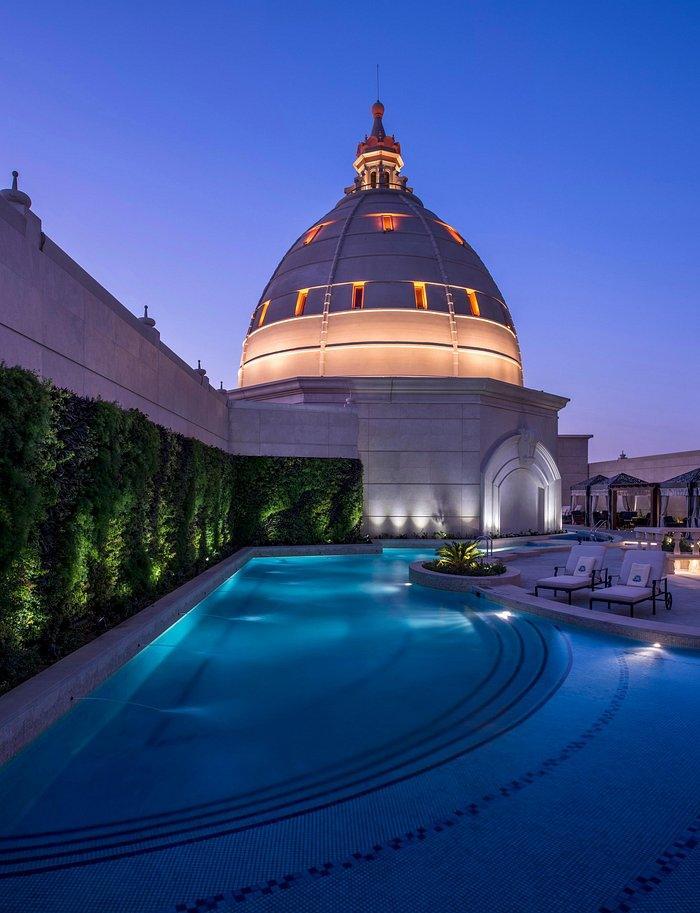 Al Habtoor Building: Pool