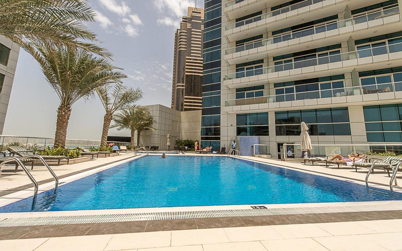 Botanica Tower: Pool