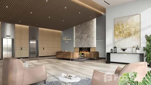 La Riviera Estate: Lobby