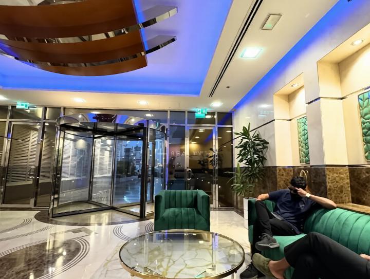 Siraj Tower: Lobby