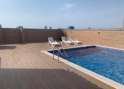Hamza Tower: Pool