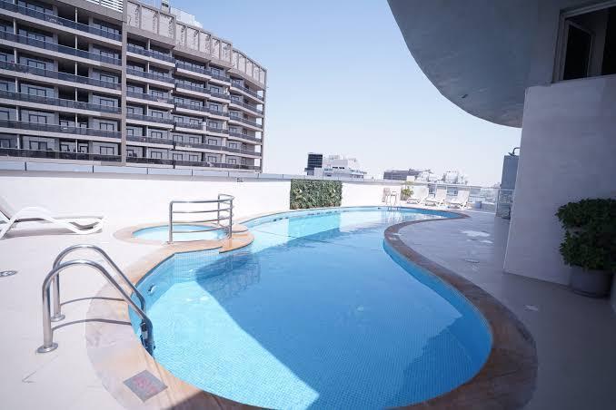 Uniestate Sports Tower: Pool