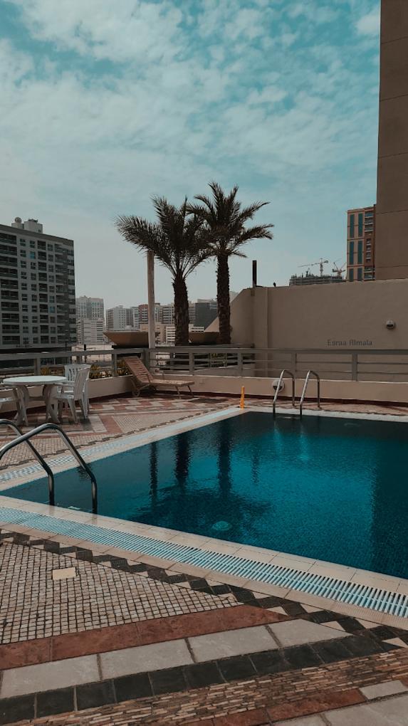 Latifa Tower: Pool