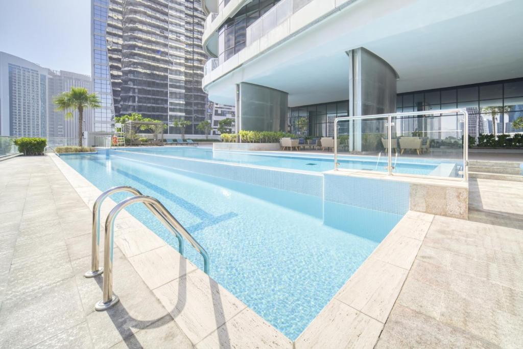 RP Heights: Pool