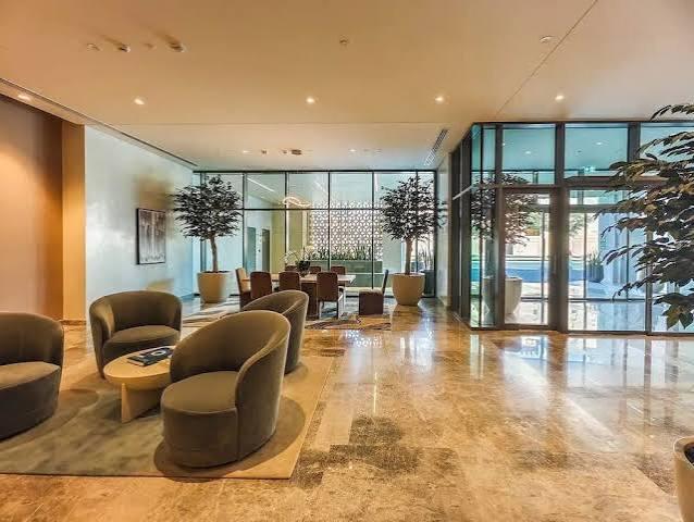Burj Royale: Lobby
