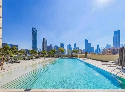Burj Royale: Pool
