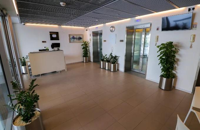Wind West Home: Lobby
