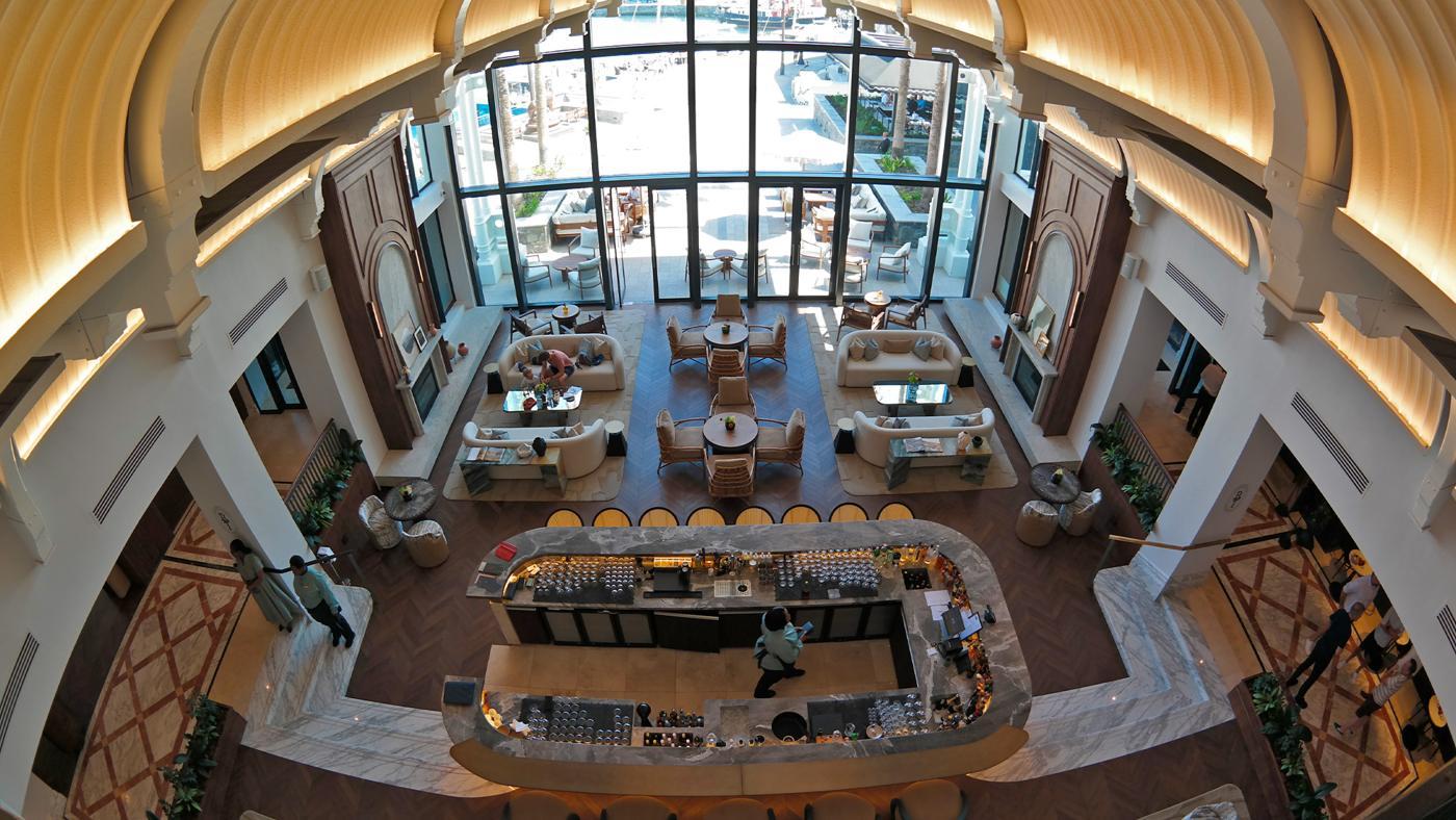 Continental Tower: Lobby