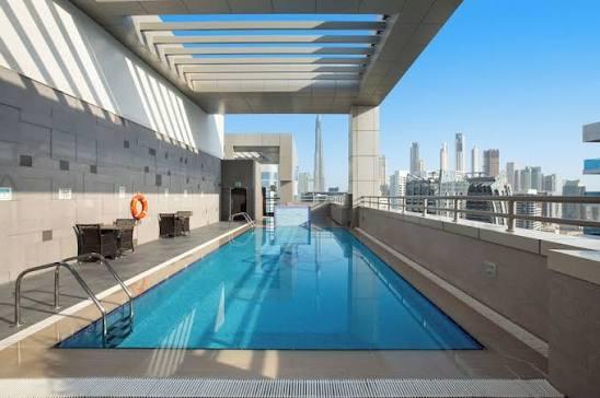 Continental Tower: Pool