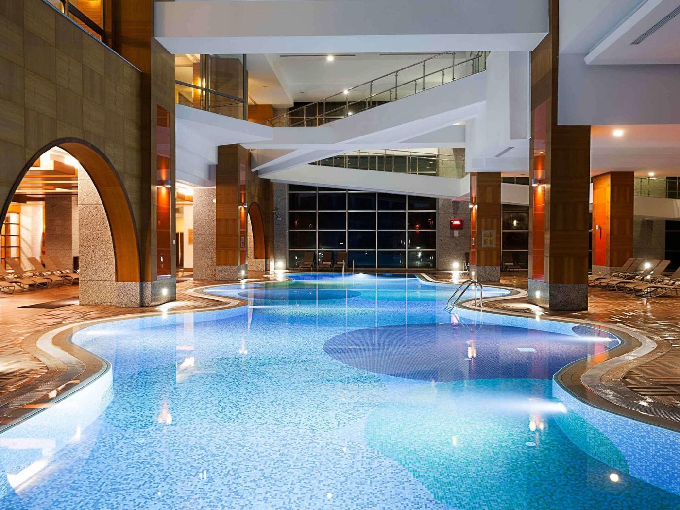 Al Fattan Crystal Tower A: Pool