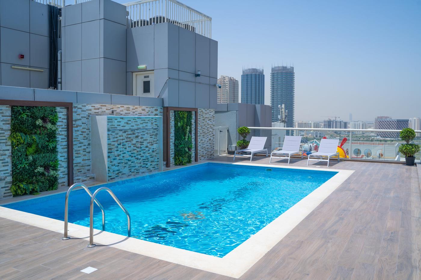 Uniestate Millennium Tower: Pool