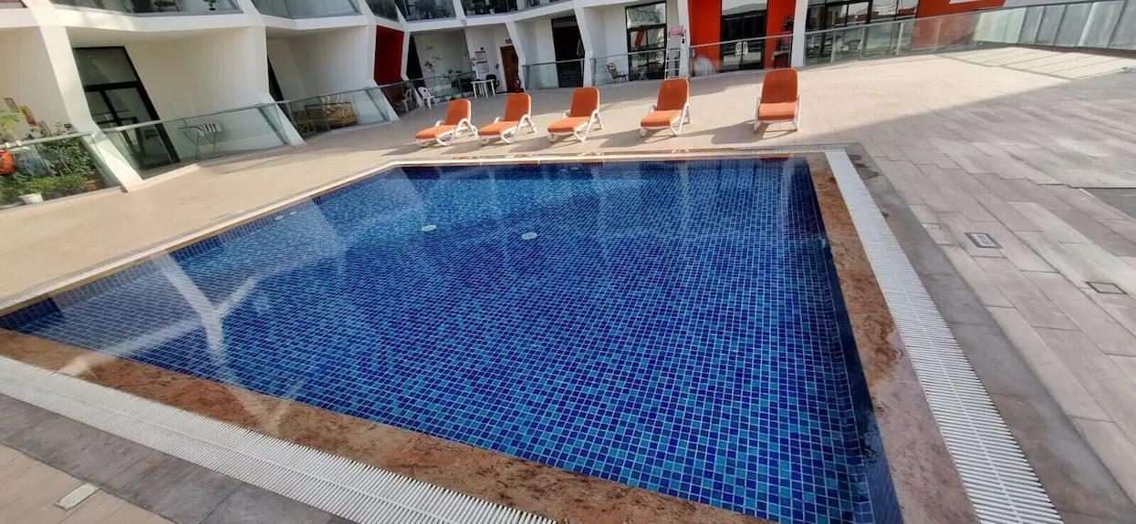 Binghatti Gardens: Pool