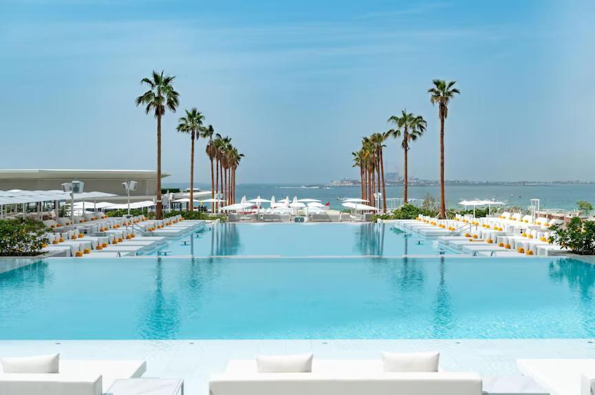 Five Luxe JBR: Pool