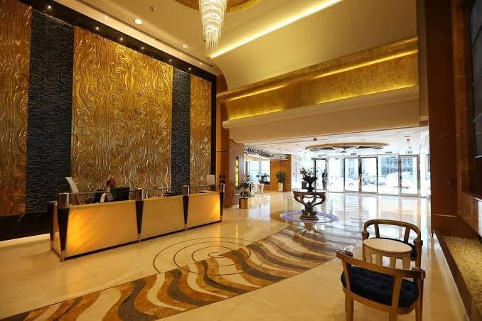DAMAC Heights: Lobby