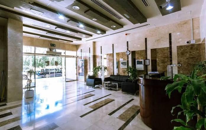 Al Dana Tower: Lobby