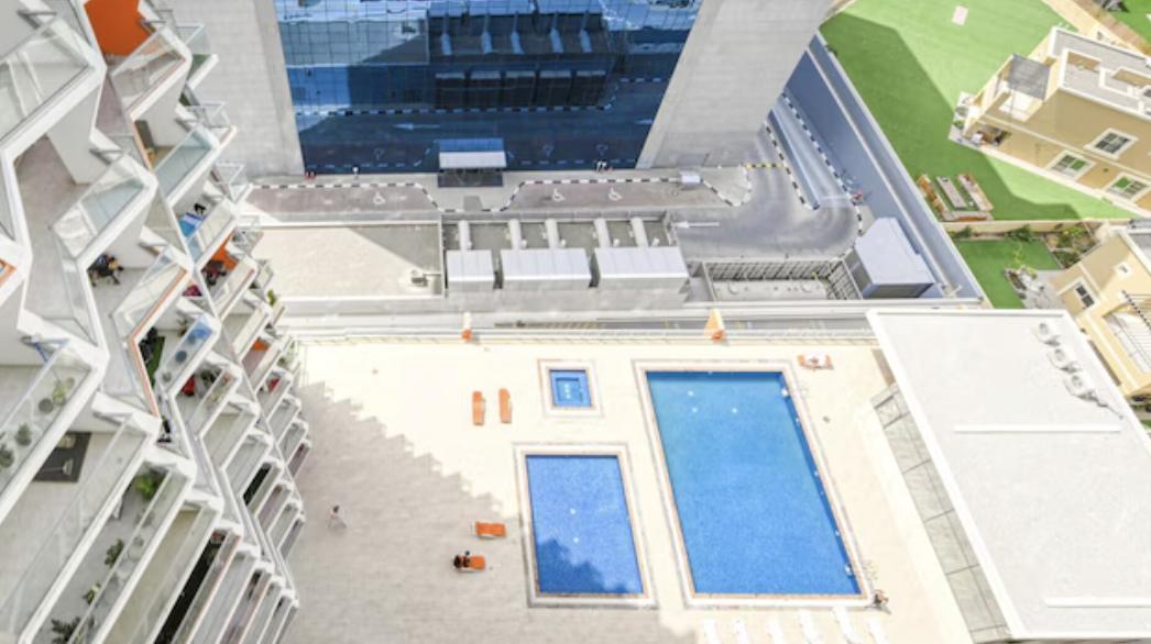 Binghatti Views: Pool