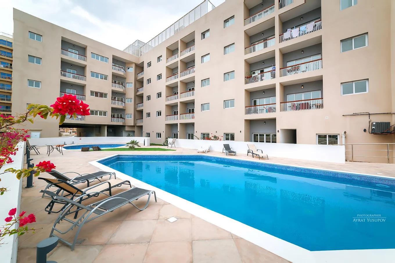 Sandhurst House: Pool