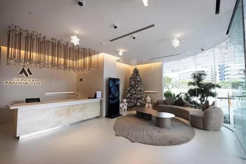 Marina Star: Lobby