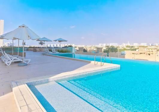 Topaz Avenue: Pool