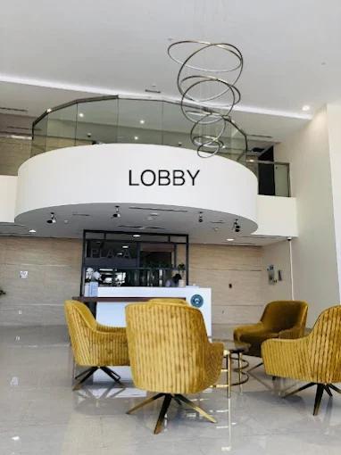 Azizi Plaza: Lobby