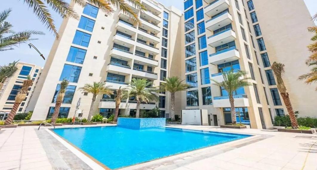 Avenue Residence: Pool