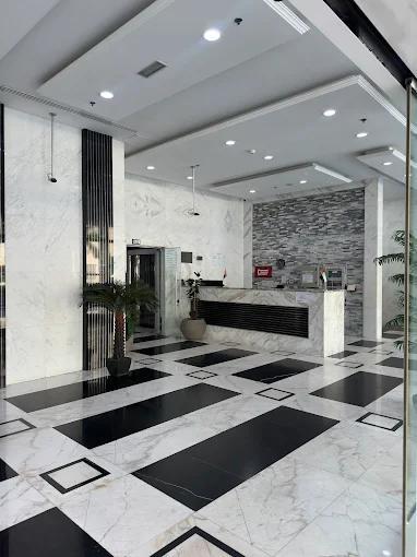 Majestic Tower: Lobby