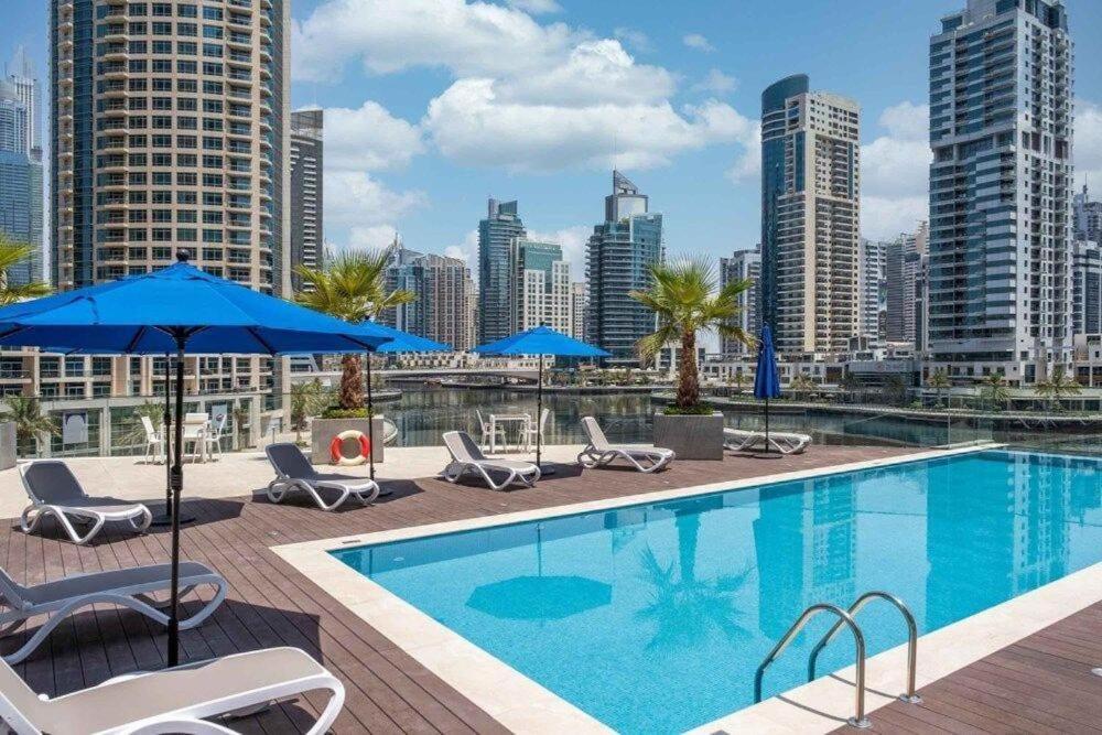LIV Residence: Pool