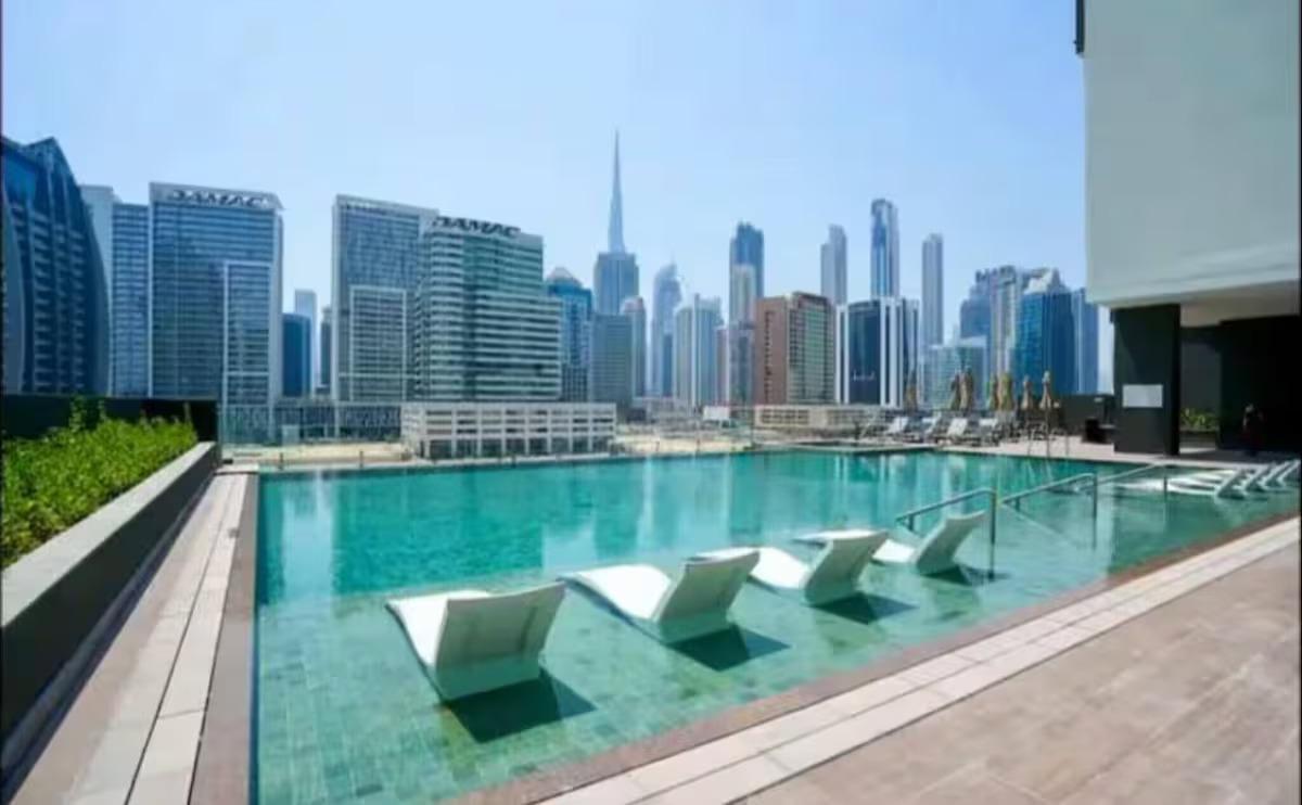 Burj Views: Pool